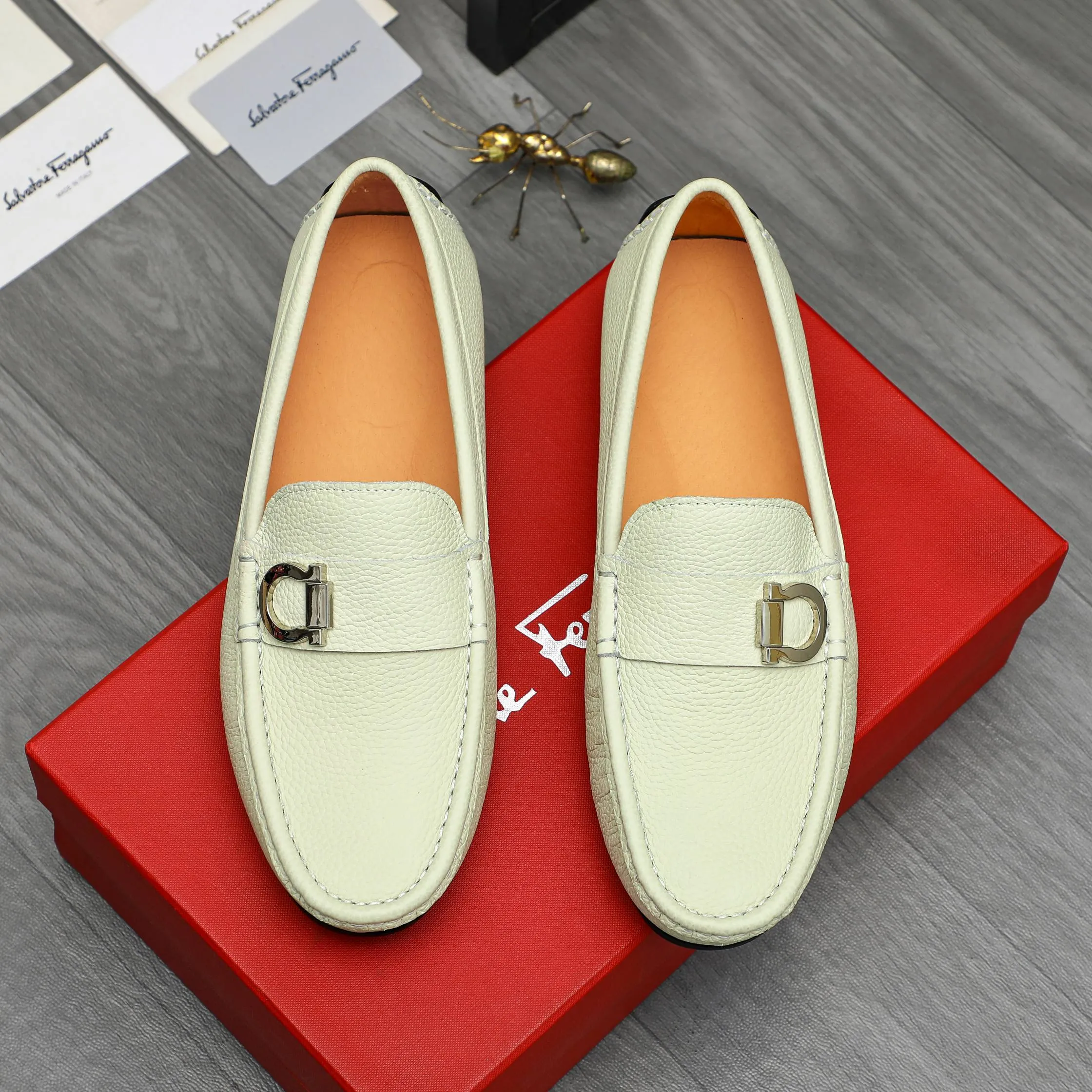 Men's shoes 💰380 Product trademark: Ferragamo "Ferragamo" casual slip-on shoes Regular size: 38-45 (45 is custom-made and non-returnable) Product materials: Selected high-quality pebbled cowhide upper, pigskin lining, rubber outsole